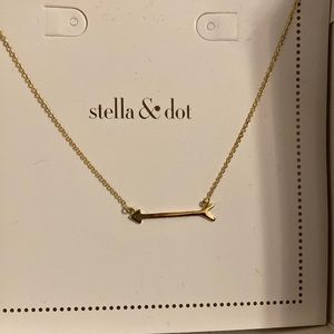 Stella and dot gold arrow necklace